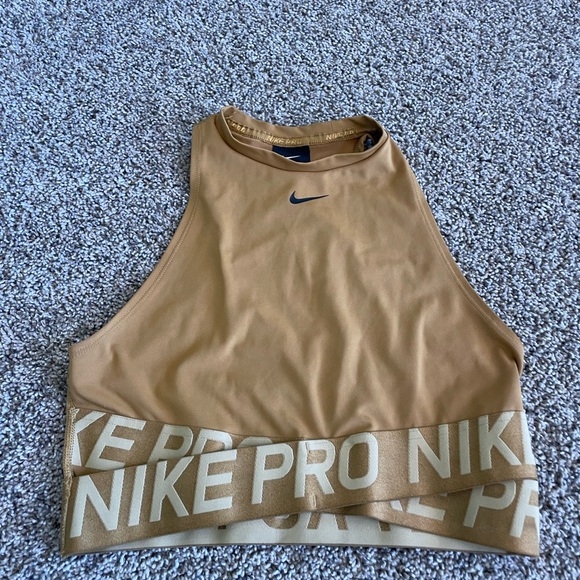 Nike twist crop top size medium - Picture 2 of 4
